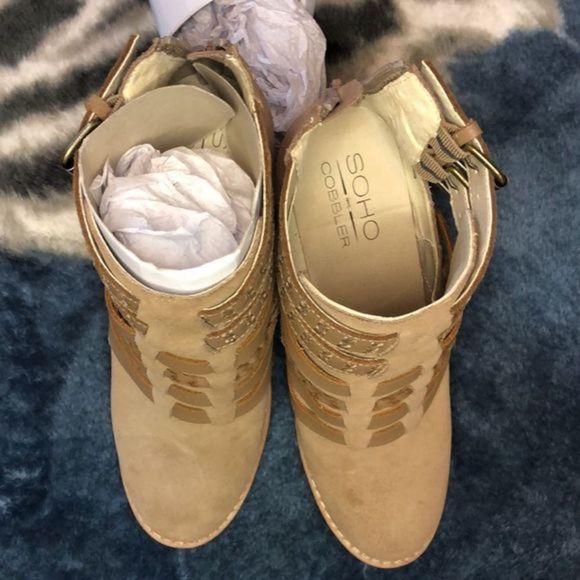 133. SoHo NYC Cobbler leather buckled ankle boots (8.5) - Picture 10 of 17